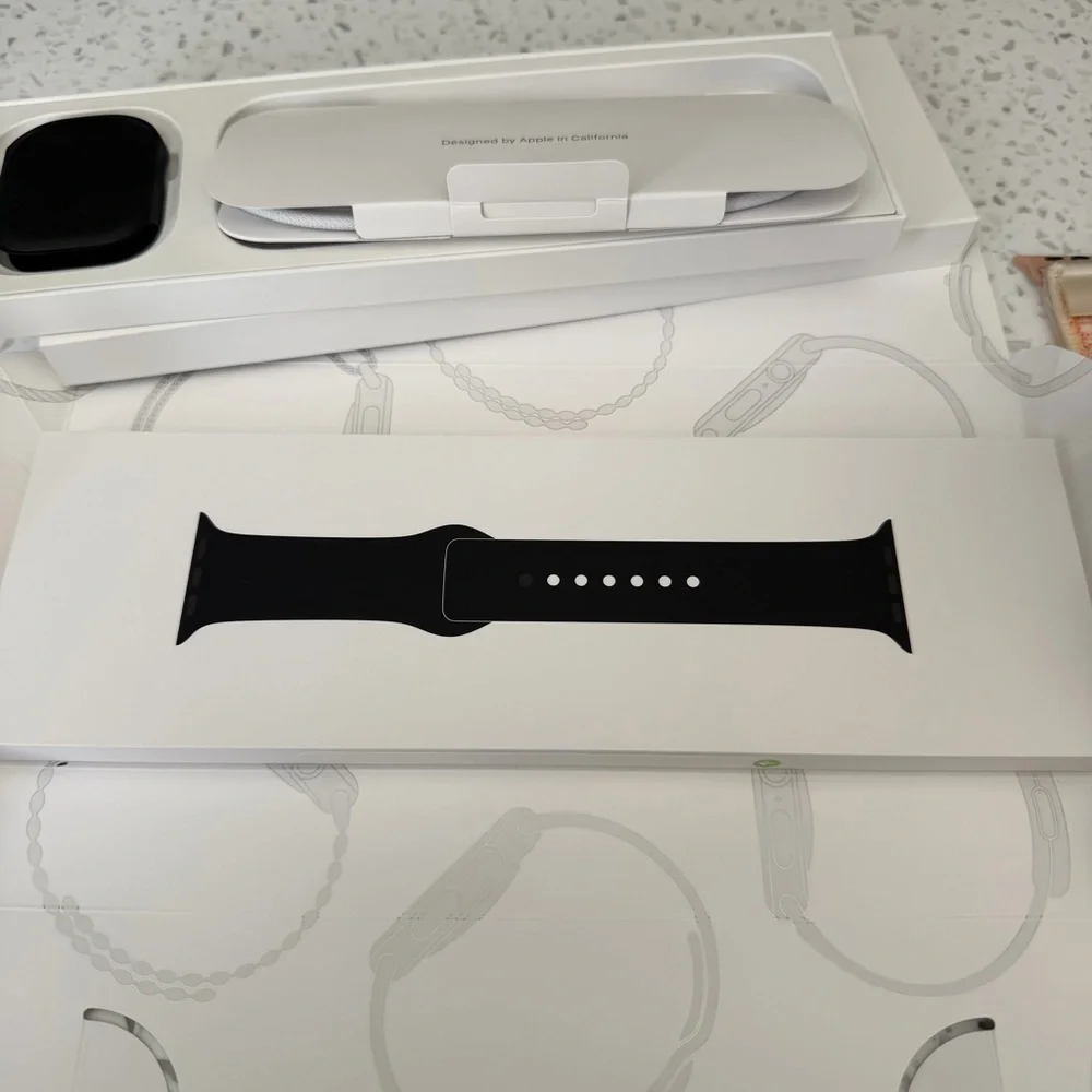 Apple Watch Series 10 46mm Jet Black Aluminum GPS Bundle - Picture 8 of 11